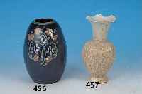 VASE, CHINA, 13./14. JH., KERAMIK, WEIß GLASIERT, RELIEFIERT, BLUMEN- DEKOR, H. 17 CM