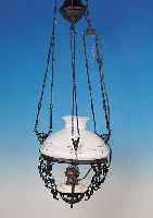 PETROLEUMDECKENLAMPE, FRIESLAND, UM 1900, MILCHGLAS MIT FLORALER BEMALUNG, MINIM. BE- STOßEN, ELEKTR. NICHT GEPRüFT, GESAMTLäNGE 110CM