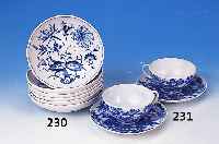 Sechs kleine Teller, Meissen, 2. H„lfte 20. Jh., Porzellan, blaue Bemalung, Zwiebelmus- ter, D. ca. 14 cm