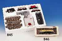 M„rklin-Eisenbahn, wohl 80er Jahre, Spur H0, komplette Grundpackung, Dampflock drei Gterwagen, groáes Gleisoval, Trafo im orig. ...