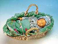 TRäUMERCHEN, KäTHE-KRUSE, UM 1935, BEMALTER MAGNESIT-KOPF, GESCHLOSSENE AUGEN, GEMALTE BABYHAARE, TRIKOTüBERZOGENER STOFFKöRPER, ARMEUND ...