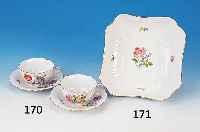 Zwei Tassen mit Untertassen, Meissen, 20. Jh.,1. Wahl, Porzellan, bunt bemalt mit Blumen- bouquet und Streublumen, Goldrand, H. ca. 5cm