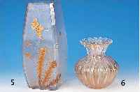 Vase, Frankreich, wohl Baccarat, um 1910, farbloses Glas, innen ge„tzter und geschnit- tener Dekor, bemalter Golddekor, min. best., 30 x 13 x ...