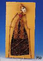 Schattenspielfigur, wohl Java, um 1900, Holz geschnitzt, Stoffkleidung, l. Alters- spuren, H. 54 cm