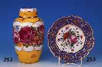 Teller, Frankreich, um 1860, Porzellan, blauer Rand, Goldstaffage, Blumendekor, D. 23 cm