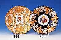 Großer Zierteller, Meissen, 20. Jh., 2. Wahl, Porzellan, mittig bunte Bemalung, Blu- menbouquet, reiche reliefierte Goldstaffage: Rosen u. ...