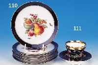 Tasse mit Untertasse, Altwasser/Schlesien, um 1860, Porzellan, schwarz grundiert, bunte Blumenmalerei, Goldrand, H. ca. 7 cm