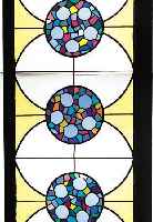 ZWEIFLüGELIGES BLEIGLASFENSTER, DEUTSCH, UM 1910-20, BUNTES GLAS MIT KREISFöRMIGEN ORNA-MENTEN, IM ORIG. HOLZRAHMEN, JE CA. 157 X 80CM