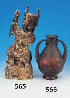 Doppelhenkelvase, Japan, um 1900, Porzellan und Email, Blumendekor, H. 22 cm