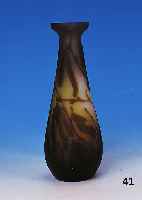 Vase, Frankreich, sign. Gall‚, um 1920-25, Schichtglas mit violetten und grnen Ein- puderungen, braun berfangen, geschnitten und ...