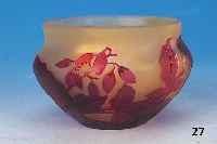 Schale, Frankreich, sign. Gallé, um 1900-05, Schichtglas gelb eingepudert, rot überfangen, geschnitten und geschliffen, floraler Dekor, H. ca. 7 cm