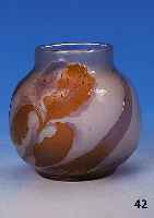 Vase, Frankreich, sign. Gall‚, um 1900-04, Schichtglas mit violettem und braunem šber- fangen, geschnitten, geschliffen und poliert, floraler ...