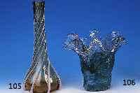 Große Vase, deutsch, um 1900, grünliches optisch geblasenes Glas mit aufgelegten rosa-opaken Bändern, in sich gedreht, H. ca. 42 cm