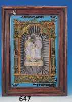 Eingericht mit Spieluhr, deutsch um 1890, Hl. Familie, Bisquitporzellan, unter litho- gaphiertem Glas, Spieluhr mit zwei Melodien, ca. 65 x 48 ...