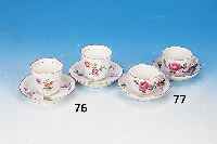 Zwei Tassen mit Untertassen, KPM Berlin, um 1835/40, Porzellan, sehr qualitätvolle Be- malung, umlaufend bunte Blumenbouquets, in derManufaktur ...