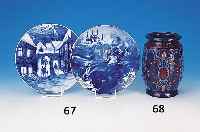 Vase, Karlsruher Majolika, um 1910/20, bunteabstrakte Bemalung unter Glasur, blaugrundig, H. ca. 22,5 cm, min. Alterssp., Entwurf Kusche