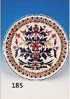 Paar grosse Wandteller, Portugal, sign. Batiguani, 20er/30er Jahre, Fayence, bunt stilisiert-florl bemalt, D. je ca. 45 cm