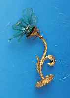 WANDLAMPE, FRANKREICH, UM 1910/20, SCHIRM IN BLüTENFORM, FARBLOSES GLAS PARTIELL GRüN üBERFANGEN, GESCHNITTEN UND GEäTZT, MIN. BEST., ...