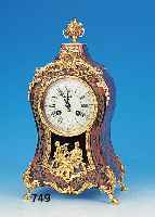 Penule in Boulletechnik, Frankreich, um 1878, geschwungenes Gehäuse in Boulletechnik mit Schildpatt, vergoldete Bronzegußapplikationen,florale ...
