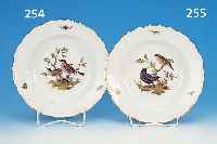 TIEFER TELLER, MEISSEN, UM 1900/1905, PORZELLAN, SEHR FEINE BUNTE MALEREI, VOGEL- DEKOR, MIT GOLDRAND, D. 24 CM, SAMMELWüRDIG
