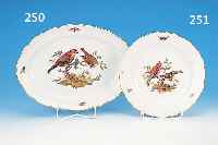 OVALE PLATTE, MEISSEN, UM 1900-1910, PORZELLAN, SEHR FEINE MALEREI, VOGELDEKOR MIT INSEKTEN, GOLDRAND, L. 35 CM