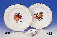 Schälchen, Meissen, um 1880/90, 1. Wahl, Porzellan, Blumendekor, applizierter Blumen- dekor, Goldrand, L. 8.2 cm, min. best.