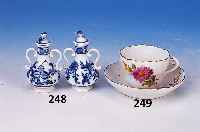 Mokkatasse m. Untertasse, Meissen, 1924-33, 2. Wahl, Porzellan, Blume II, Goldrand, H. 5 cm
