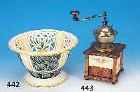 Kaffeemühle, Max Roesler Rodach, 20er Jahre, Holzgehäuse mit Bakeliteinlagen, diese mit Rosendekor, Mechanik Marke Ideal, H. ca. 9 ...