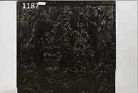 OFENPLATTE, FRANZ., UM 1720, EISENGUß GE- SCHWäRZT, FORTUNA IN ROCAILLEN, SYMMETRISCHE ANORDNUNG, BILD SELBST ASYMMETRISCH, STILTYP. POSE, ...