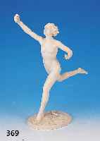 PORZELLANFIGUR, SCHAUBACH KUNST, 30ER JAHRE, SIGN. K. STEINER, FACKELLäUFERIN, BISQUIT- PORZELLAN, FACKEL ABGEBROCHEN, ABER VORHANDEN,H. CA. 48 CM