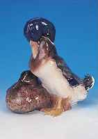 Große Porzellanskulptur, Rosenthal,, 50er Jahre , Entwurf Willi Zügel, zwei Enten,Untergalsurbemalung, 24 x 22 cm