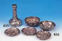 KONV. 5 SILBERSCHäLCHEN, PERSIEN, UM 1870/80, REINE TREIBARBEIT, RELIEFIERTE FLORALE DAR-STELLUNG 1 X MIT VOGEL, D. CA. 12-15 CM