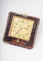 LEMANIA Etui/Reisewecker Modell 8-Tage, Schweiz um 1938, Lederetui, Innengeh. verg., 15 St. Ankerwerk m. Streifenschl., Komp.-Unr.,gebl. ...