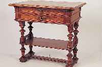 Nähtisch, deutsch, um 1880/90, Nußbaum- furnier z.T. gespiegelt, oberer Schub mit Inneneinrichtung, mit altersbedingten Ober- ...