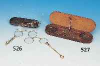 Goldwaage, Frankreich, 1770/80 Messing, mit Gewichten, im Nußbaumetui, L. 22 cm