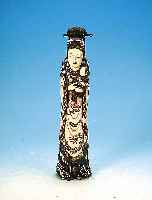 Elfenbeinskulptur, China, um 1890/1900, Guan Ying, bemalt, Frau mit Kind auf dem Arm, leichte Altersspuren, bzw. l. berieben, sam- melwürdig, ...