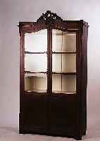 Glasschrank, deutsch, um 1850/60 Eiche massiv, fnf B”den, z.T. innen weiá ge- strichen, kassettiert, l. Altersspuren, 192 x 110 x 42 ...