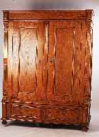 Groáer Eichenschrank, deutsch, um 1890, Eiche massiv, zwei Sockelschbe, kassettiert,zwei B”den, 200 x 175 x 55 cm