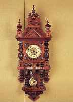 Wanduhr, Fr. Mauthe, Schwenningen, um 1900, Holzgehäuse, Aufsatz sek., Papierziffernring skelett. Messingplatinenwerk, Hakengang, int. ...