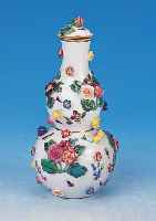 Doppelkürbisvase, Meissen, um 1880/90 Porzellan, applizierter Blumen-und Obstdekor mit gemalten Insekten, leicht an den Applika- tionen ...