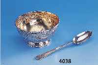 Kaviarschale mit Löffel, Rußland um 1900, 84er Silber, Schale mit Innenvergoldung (ber.)klass. Dekor mit Blütengirlanden und Perl- leisten, ...