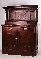 Buffet, Jugendstil, um 1910, Eiche massiv und furniert, Trkassetten intar-siert, groáe Messingbeschl„ge, dekorative ...