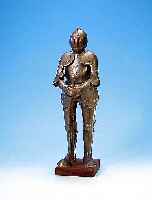 MODELL EINER RITTERRüSTUNG, DEUTSCH, UM 1900, METALL GENIETET, TEILS GRAVIERT UND TAU- SCHIERT, HOLZSOCKEL, H. CA. 41 CM