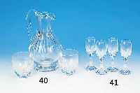 Karaffe mit 6 Bechergläsern, sign. Baccarat, farbloses Kristallglas, reich geschliffen, H. ca. 25/9 cm