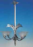 Deckenlampe, Frankreich, 40er Jahre, Metall verchromt, vier Brennstellen mit Preßglasschirmen, H. ca. 71 cm, D. 55 cm, Elektr. ...