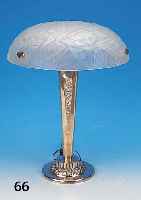 Tischlampe, Frankreich, 30er/40er Jahre, Messingfuß vernickelt mit stil. floralem Dekor, farbloser mattierter und reliefierter ...