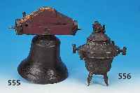 Feuer- bzw. Alarmglocke, deutsch, um 1830-40. Eisenguß. in Holzhalterung, Gesamth. ca. 38 cm