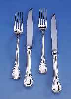 12-TEILIGES STEAKBESTECK, 925ER SILBER, BEST. AUS: 6 KL. GABELN (L. CA. 18 CM) U. 6 STEAKMESSER (L. CA. 21.5 CM), SEHR GUTER ZU- STAND, ...