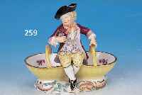 Salzgefäß, Meissen, um 1850, Porzellan, mit vollplastischer Knabenfigur, bunt bemalt, Hen-kel restauriert, H. ca. 14 cm