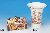 Vase, Meissen, um 1850, Porzellan, reich floral reliefiert und vergoldet (berieben), H. ca. 16 cm